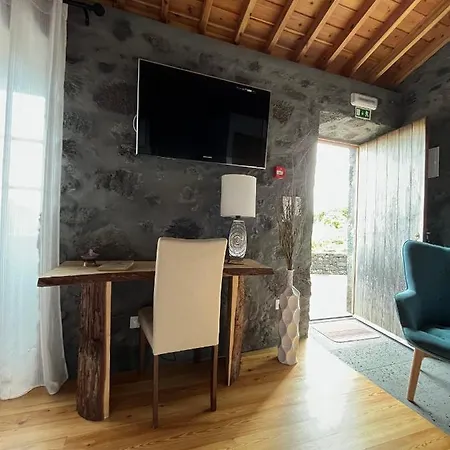 Pico Formoso Vinea Lava Alojamentos Pico Prainha (Sao Roque do Pico)