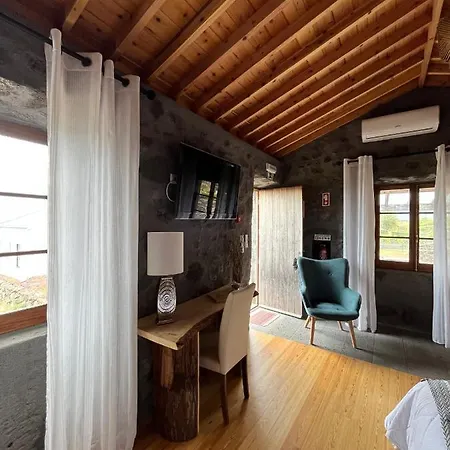 Pico Formoso Vinea Lava Alojamentos Pico 3*