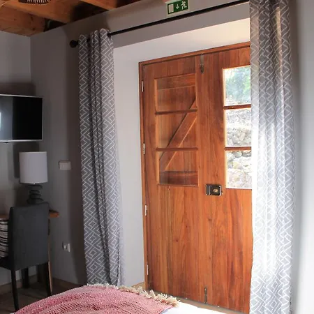 Pico Formoso Vinea Lava Alojamentos Pico