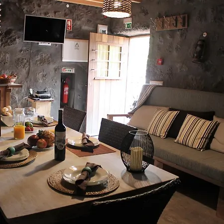 Pico Formoso Vinea Lava Alojamentos Pico 3* Prainha (Sao Roque do Pico)