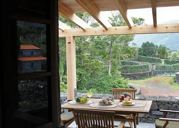 Pico Formoso Vinea Lava Alojamentos Pico بيت ضيافة 4*