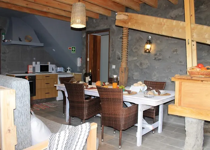 Pico Formoso Vinea Lava Alojamentos Pico بيت ضيافة 4*