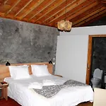 Pico Formoso Vinea Lava Alojamentos Pico 4* Праинья-де-Байшу