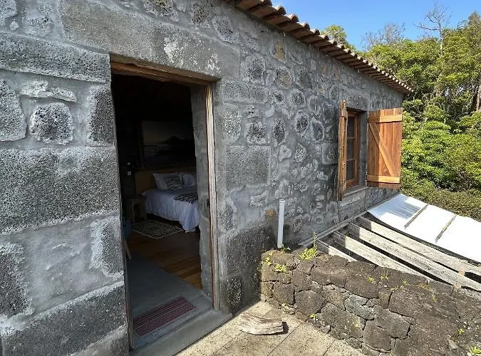 Pico Formoso Vinea Lava Alojamentos Pico 4*