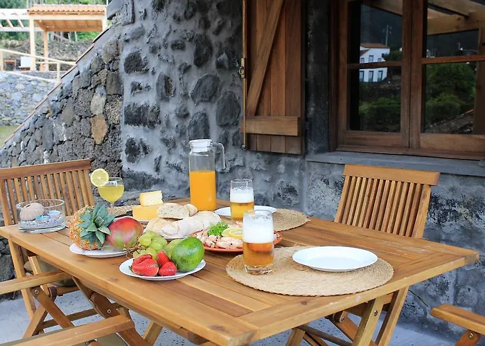 Pico Formoso Vinea Lava Alojamentos Pico 4*