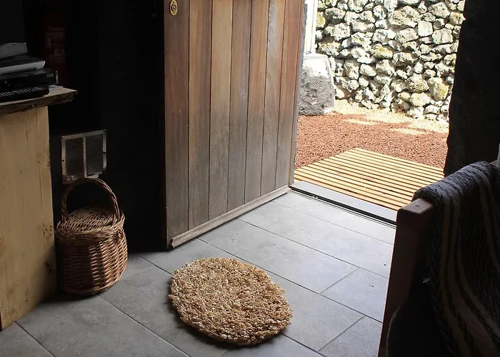 Pico Formoso Vinea Lava Alojamentos Pico 4*