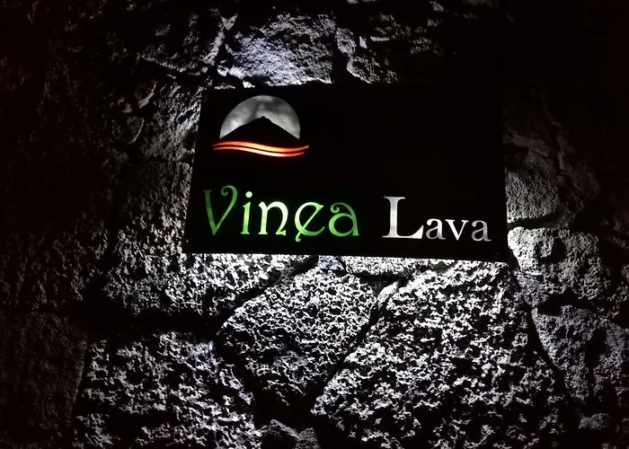 Pico Formoso Vinea Lava Alojamentos Pico 4*